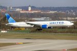 United Airlines, B777-300, MUC 20.03.2024.jpg