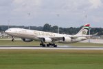 Etihad Airways, A340-500, MUC 21.08.2016.jpg