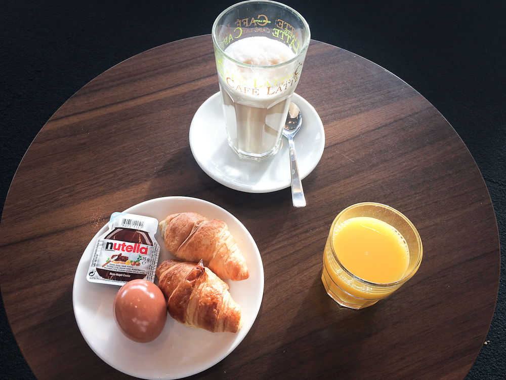 Business_Class_Qatar_Airways_Doha_06.jpg