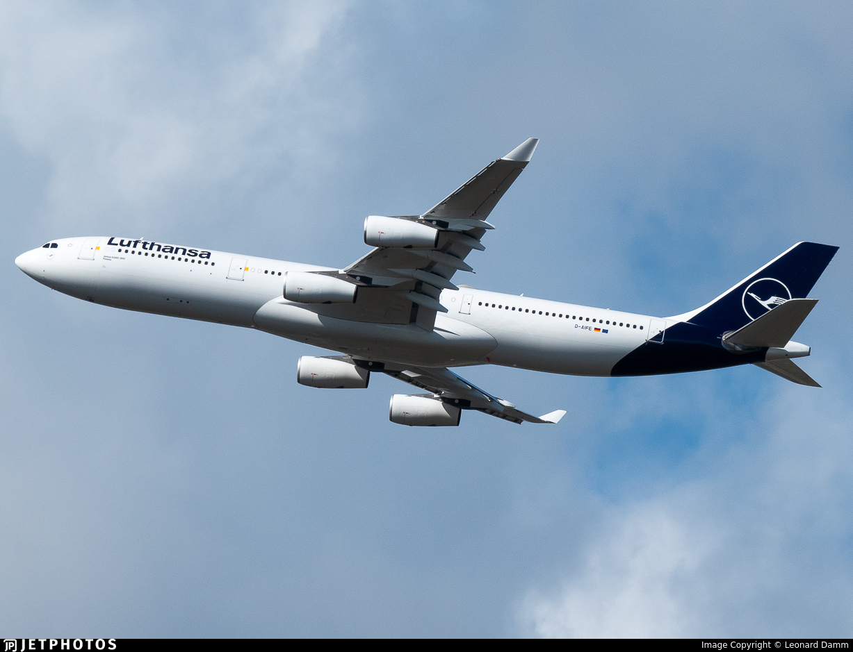 www.jetphotos.com