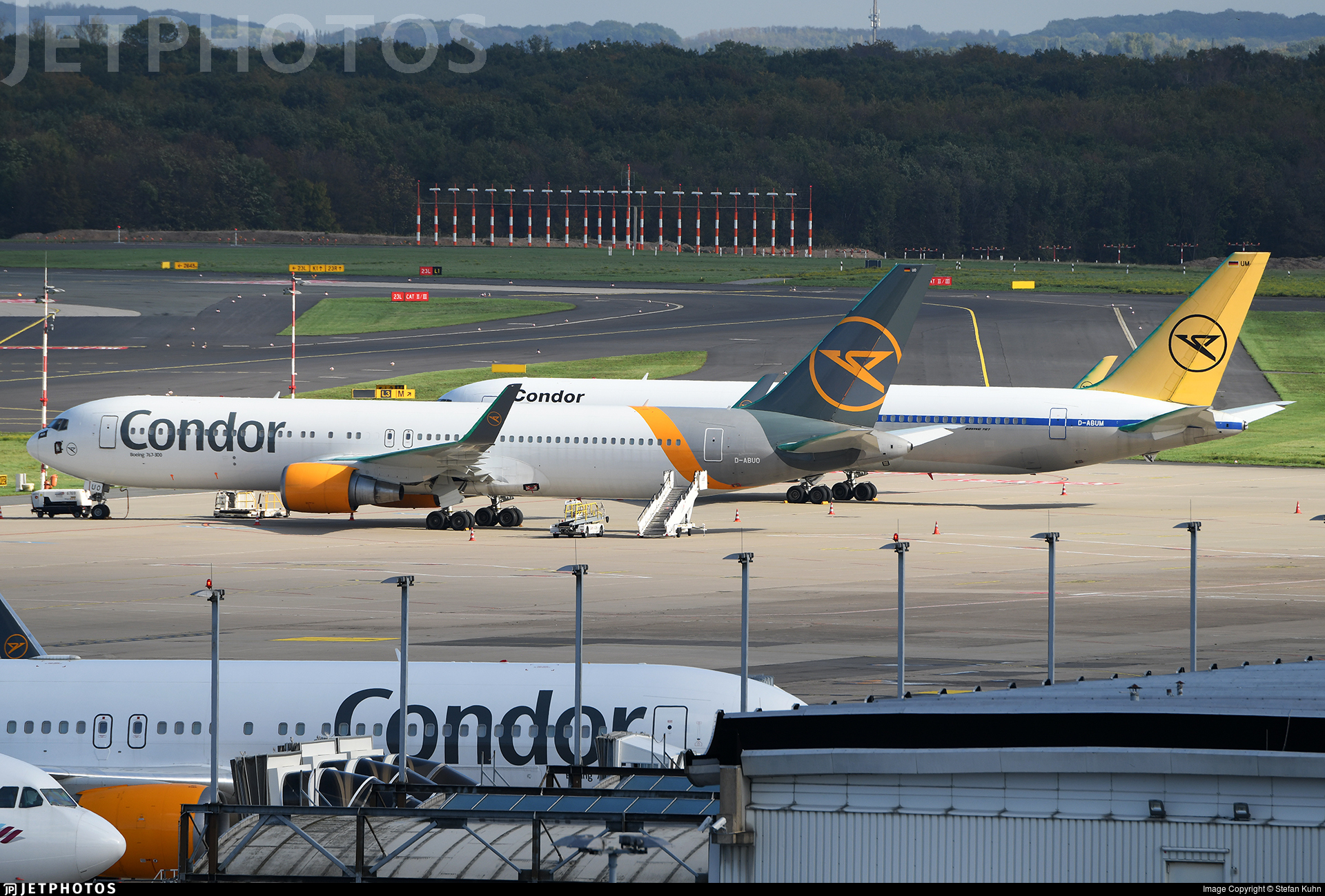 www.jetphotos.com