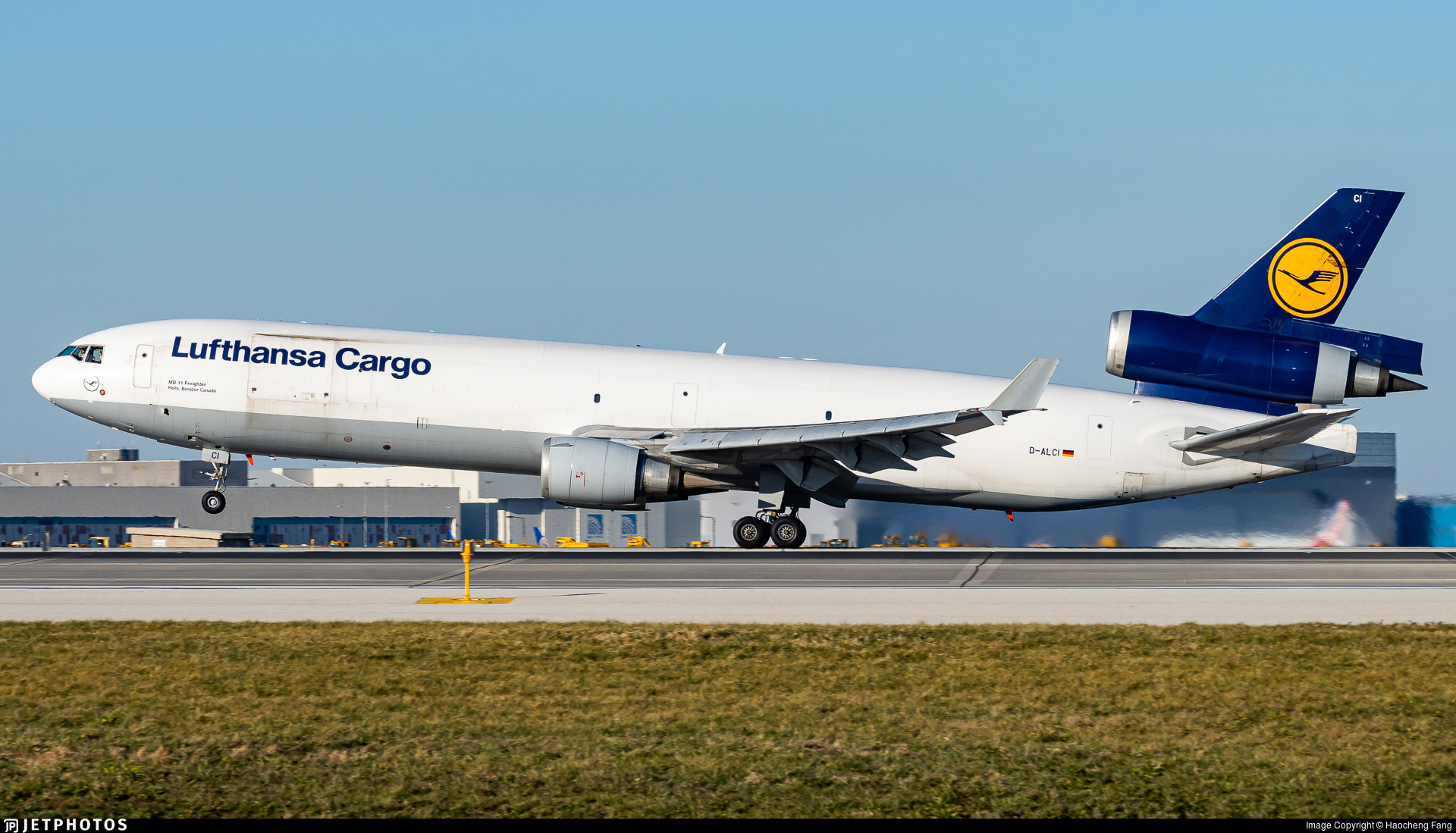 www.jetphotos.com