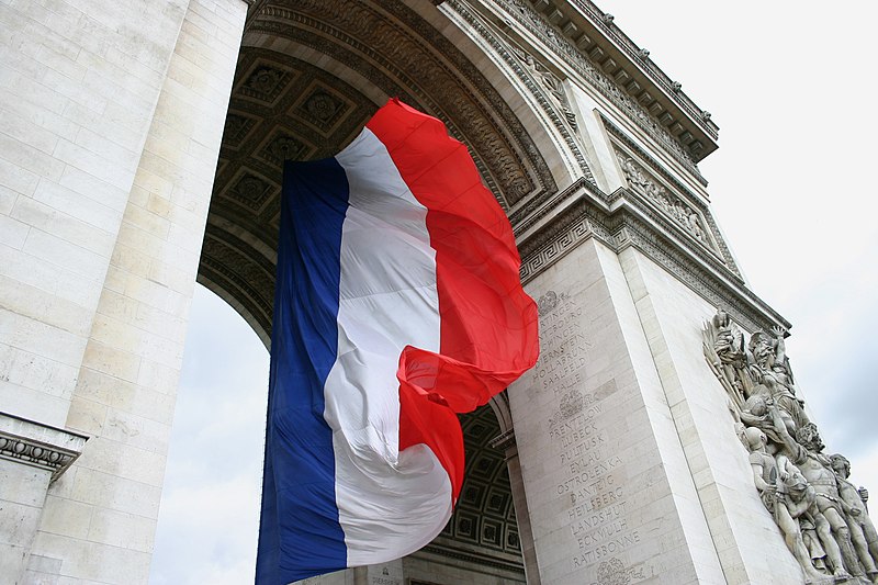 800px-Paris-Arc_de_Triomphe.jpg